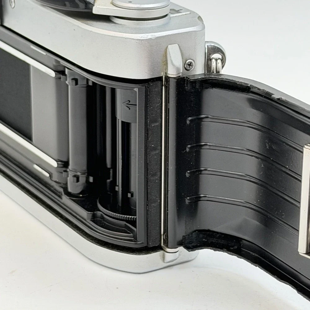 Canon AV-1 35mm SLR Film Camera Body Silver Black Japan 659723 TESTED